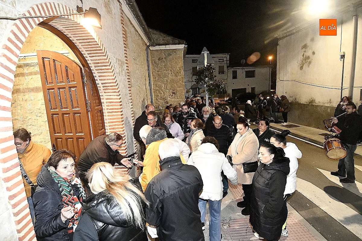 Hoguera y venta panecillos San Antón El Puente