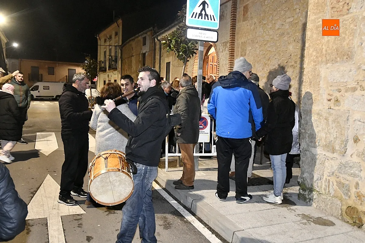Hoguera y venta panecillos San Antón El Puente