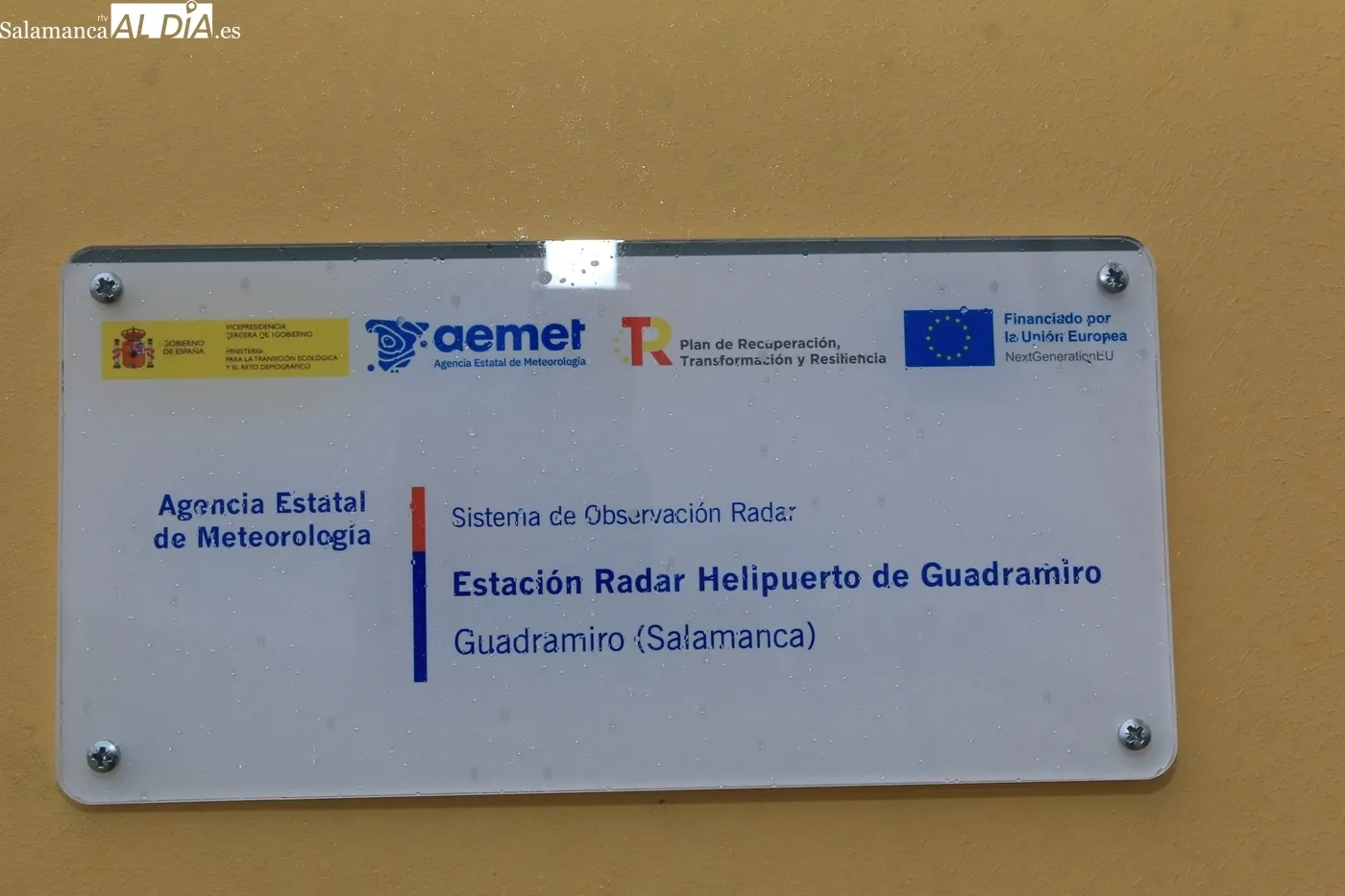 Visita de Hugo Morán al radar meteorológico de la AEMET en Guadramiro / CORRAL