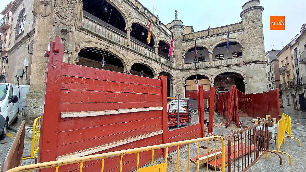 El ágora mirobrigense inicia su metamorfosis hacia el Carnaval del Toro