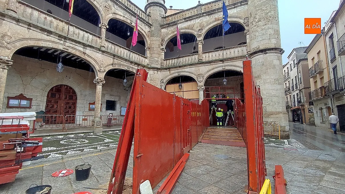 El ágora mirobrigense inicia su metamorfosis hacia el Carnaval del Toro