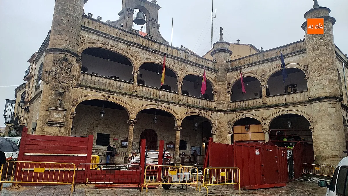 El ágora mirobrigense inicia su metamorfosis hacia el Carnaval del Toro