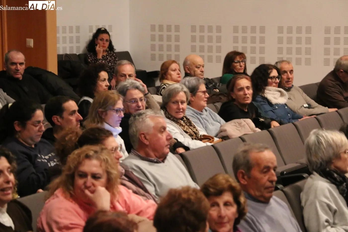 Momentos de la presentación del XXXVIII Certamen Nacional de Teatro 'Villa de vitigudino'  / CORRAL