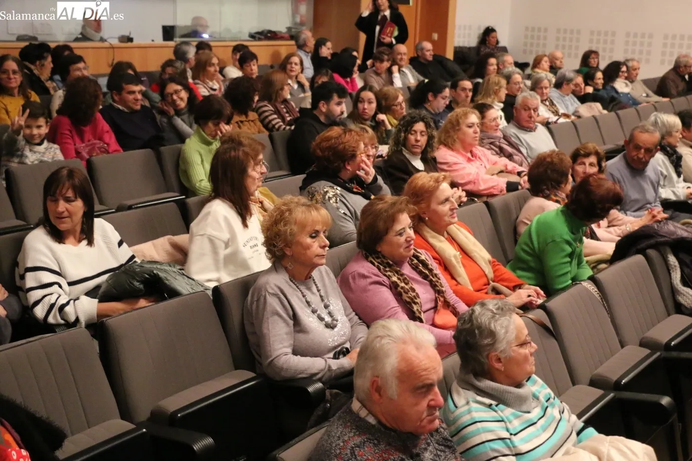 Momentos de la presentación del XXXVIII Certamen Nacional de Teatro 'Villa de vitigudino'  / CORRAL