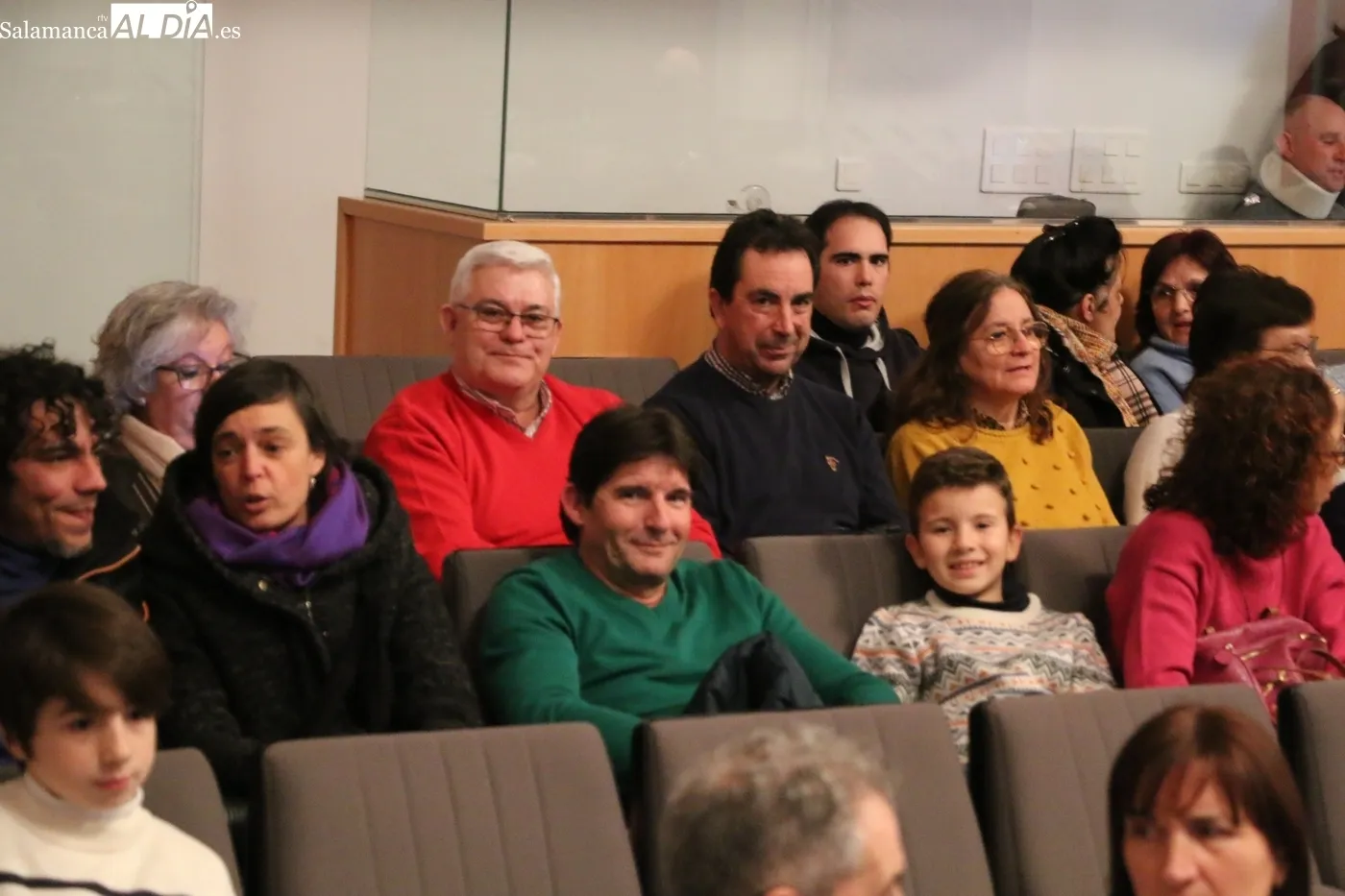 Momentos de la presentación del XXXVIII Certamen Nacional de Teatro 'Villa de vitigudino'  / CORRAL