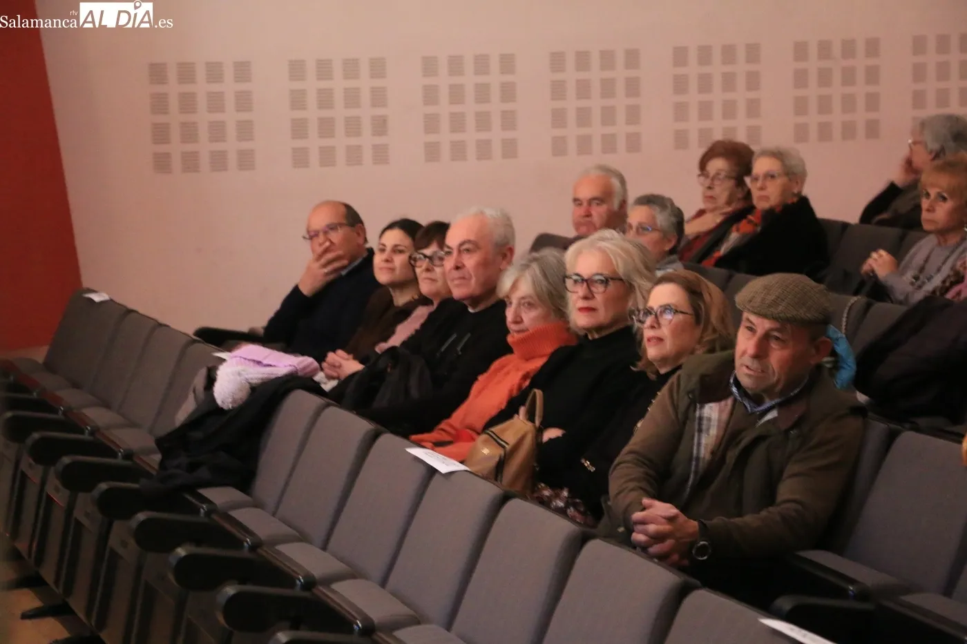 Momentos de la presentación del XXXVIII Certamen Nacional de Teatro 'Villa de vitigudino'  / CORRAL