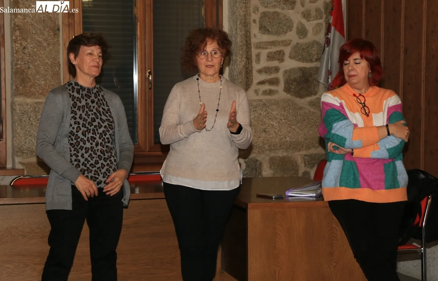 De iz., a der., Pilar Rodríguez Pérez, Juncal Marcos y Pepa Pérez / CORRAL