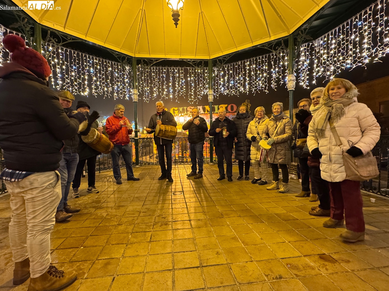 Peñaranda despedía 2025 con villancicos, la Comparsa y los brindis en los bares