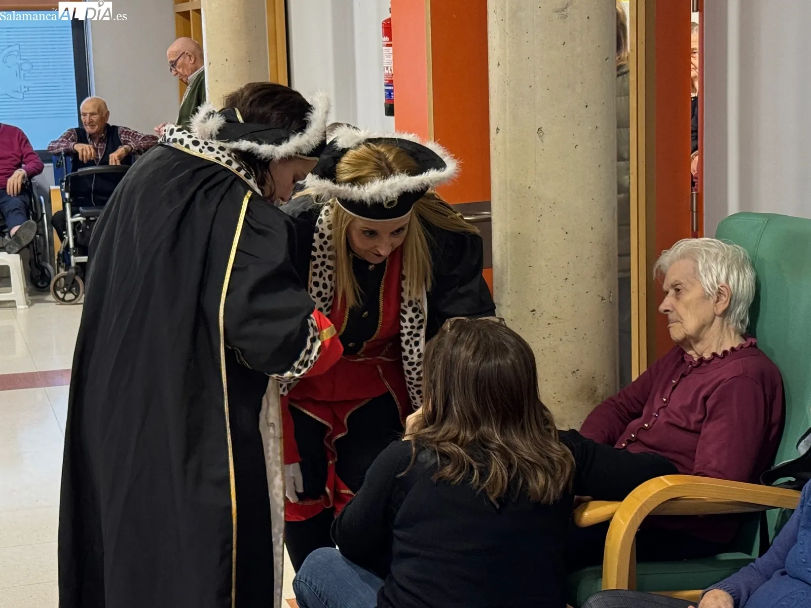 Foto 3 - Emotiva visita de los Reyes Magos a la residencia San Pedro