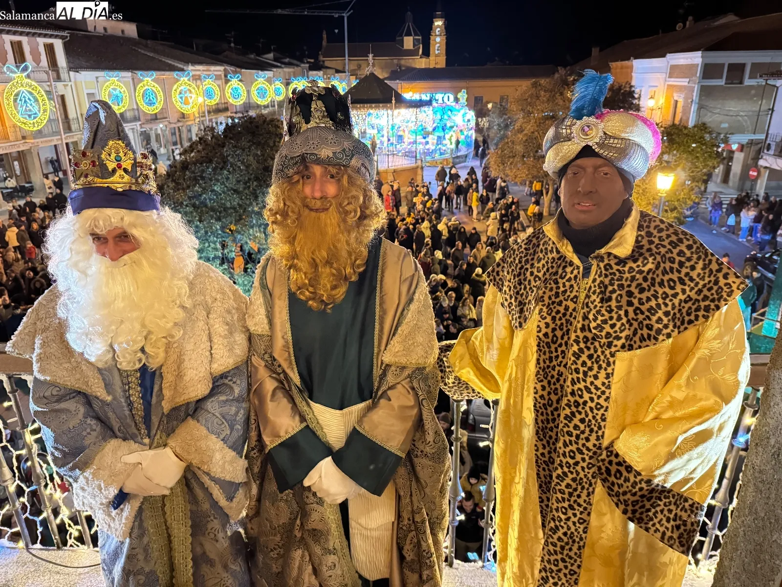 Foto 11 - Pe&ntilde;aranda vive una multitudinaria Cabalgata de Reyes marcada por el fr&iacute;o y la emoci&oacute;n