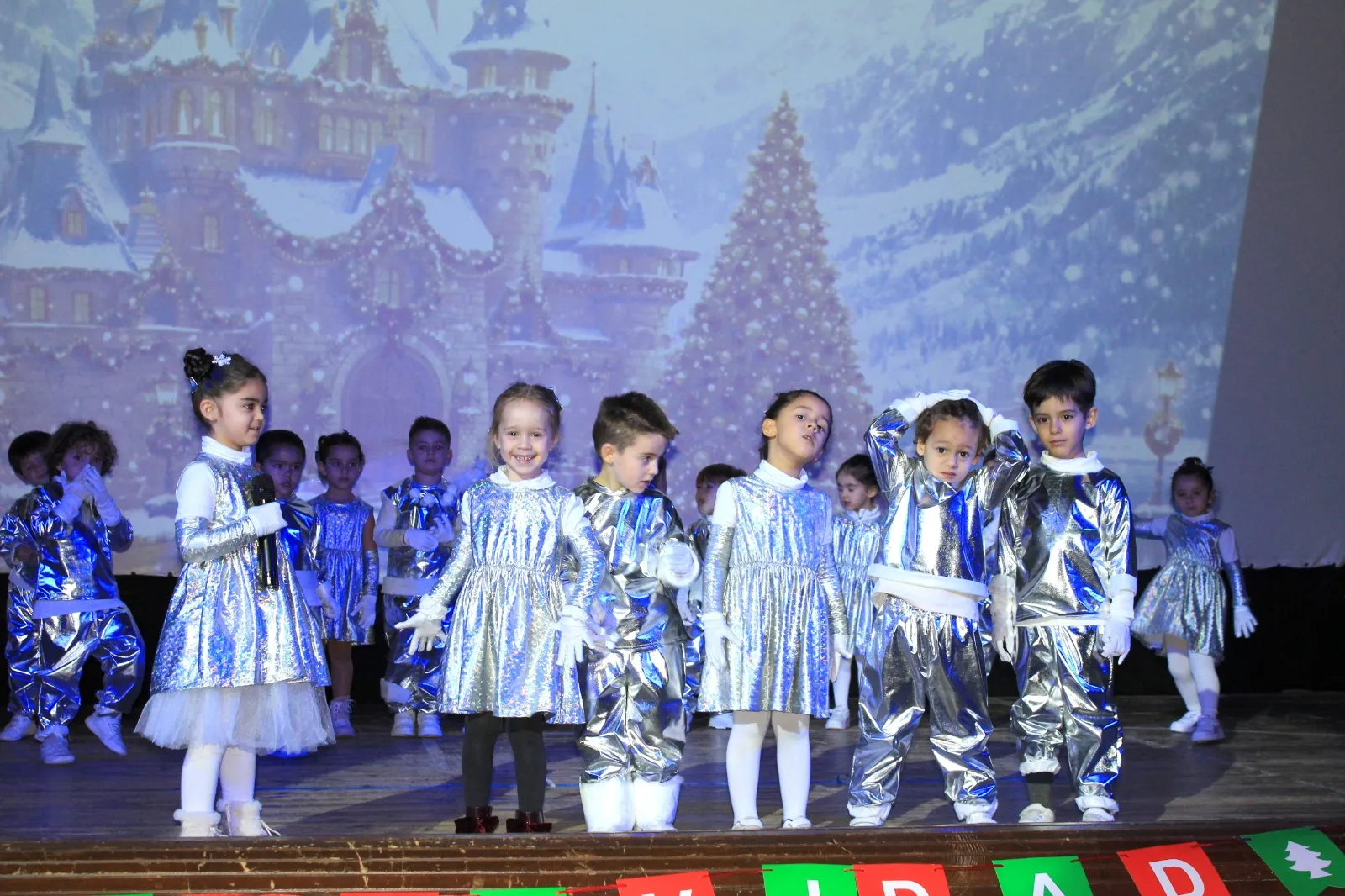 El Colegio Calasanz celebra la Navidad con su tradicional festival de Infantil y Primaria