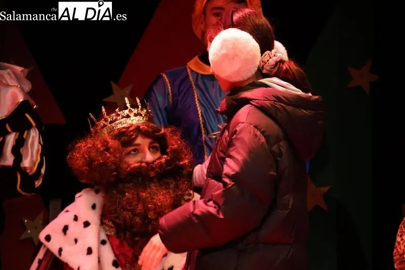 Foto 18 - Los Reyes Magos recorren Alba de Tormes en una cabalgata multitudinaria