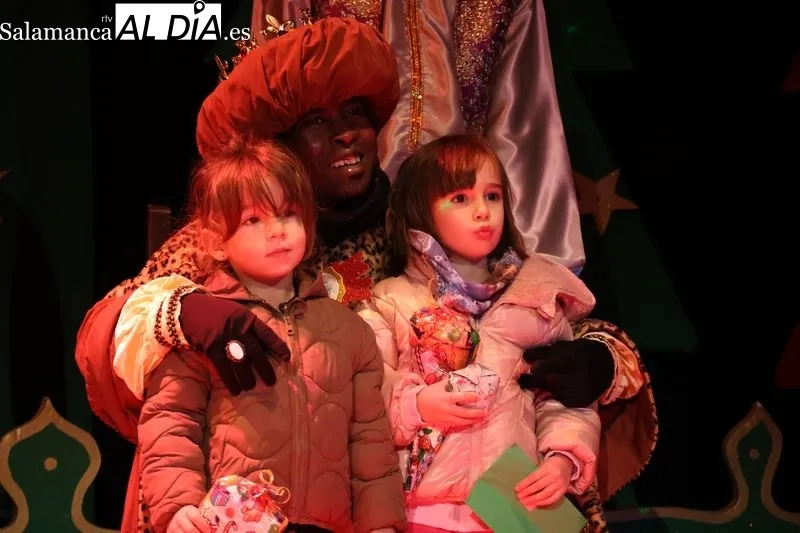 Foto 16 - Los Reyes Magos recorren Alba de Tormes en una cabalgata multitudinaria