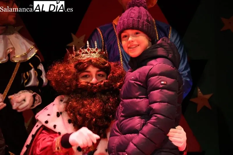 Foto 12 - Los Reyes Magos recorren Alba de Tormes en una cabalgata multitudinaria