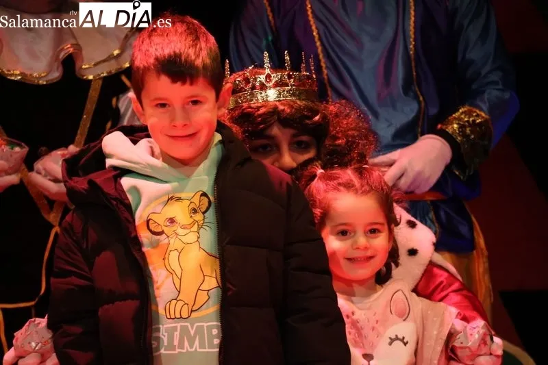Foto 3 - Los Reyes Magos recorren Alba de Tormes en una cabalgata multitudinaria