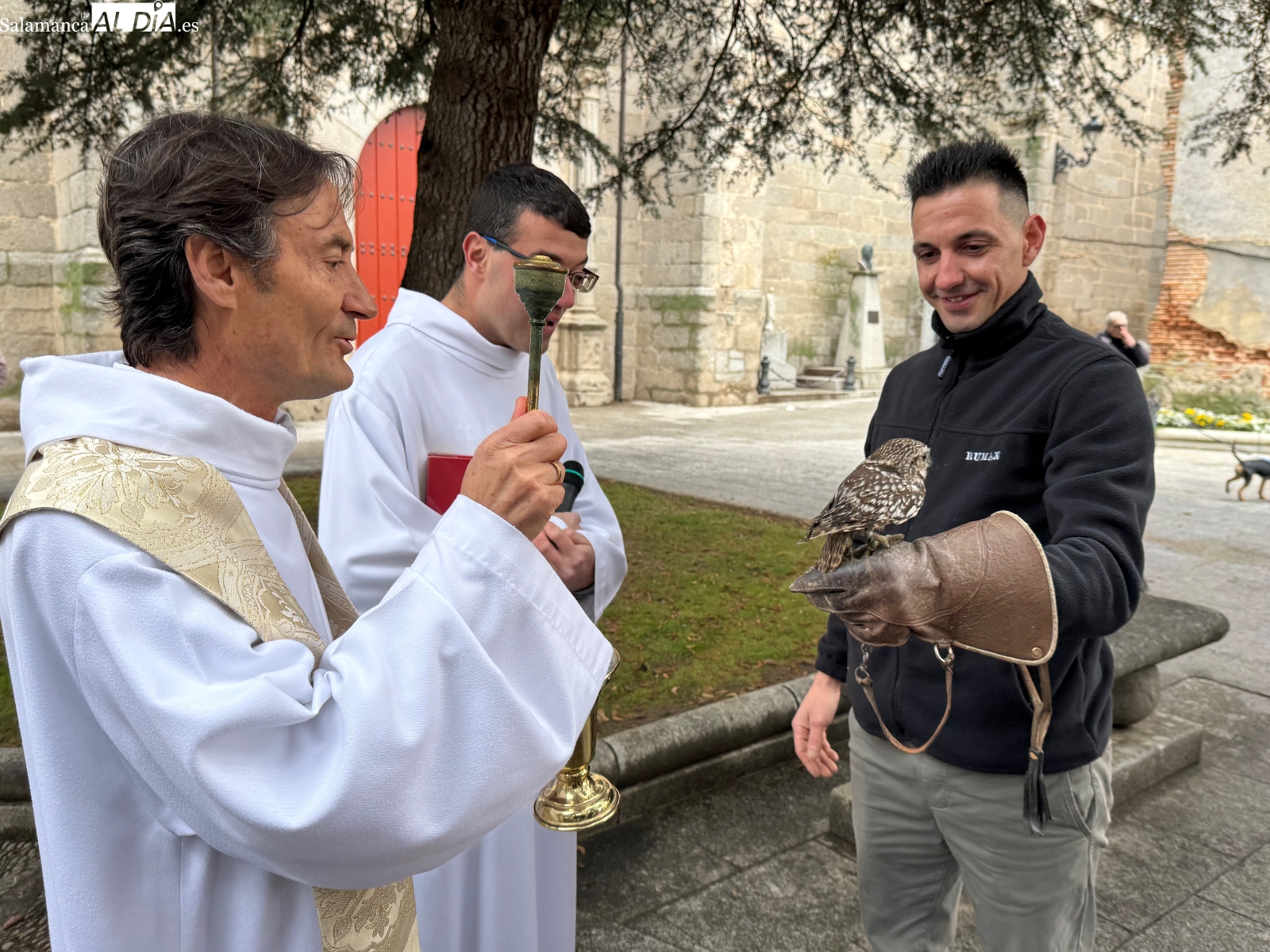 El frío no pudo con la tradición de San Antón: decenas de mascotas reciben la bendición