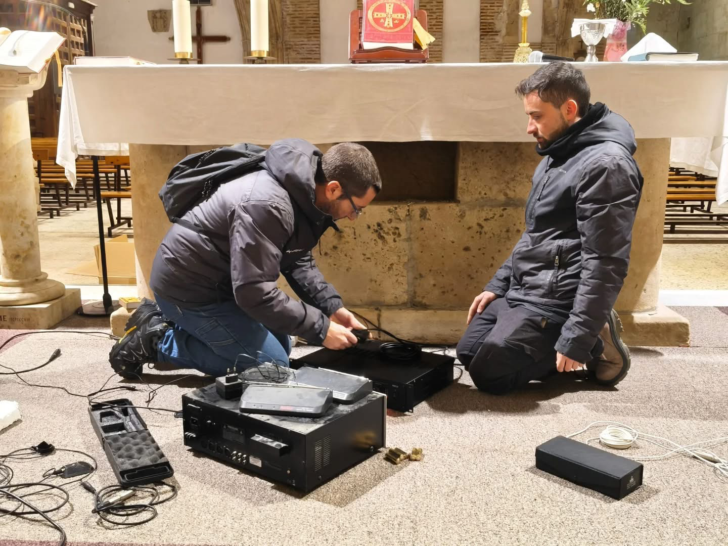 Villoria renueva el equipo de sonido en la iglesia para unas celebraciones más claras y cercanas