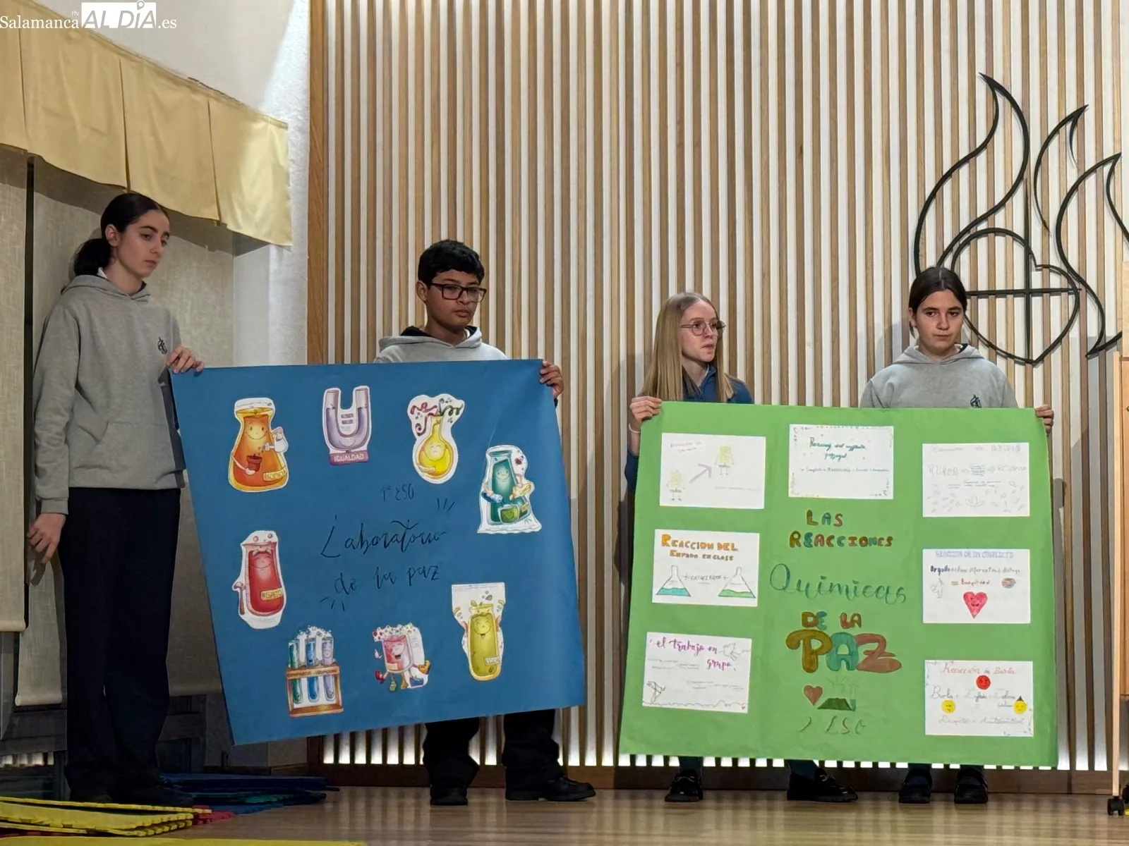 Foto 4 - El colegio La Encarnaci&oacute;n conmemora el D&iacute;a de la Paz con un emotivo acto comunitario