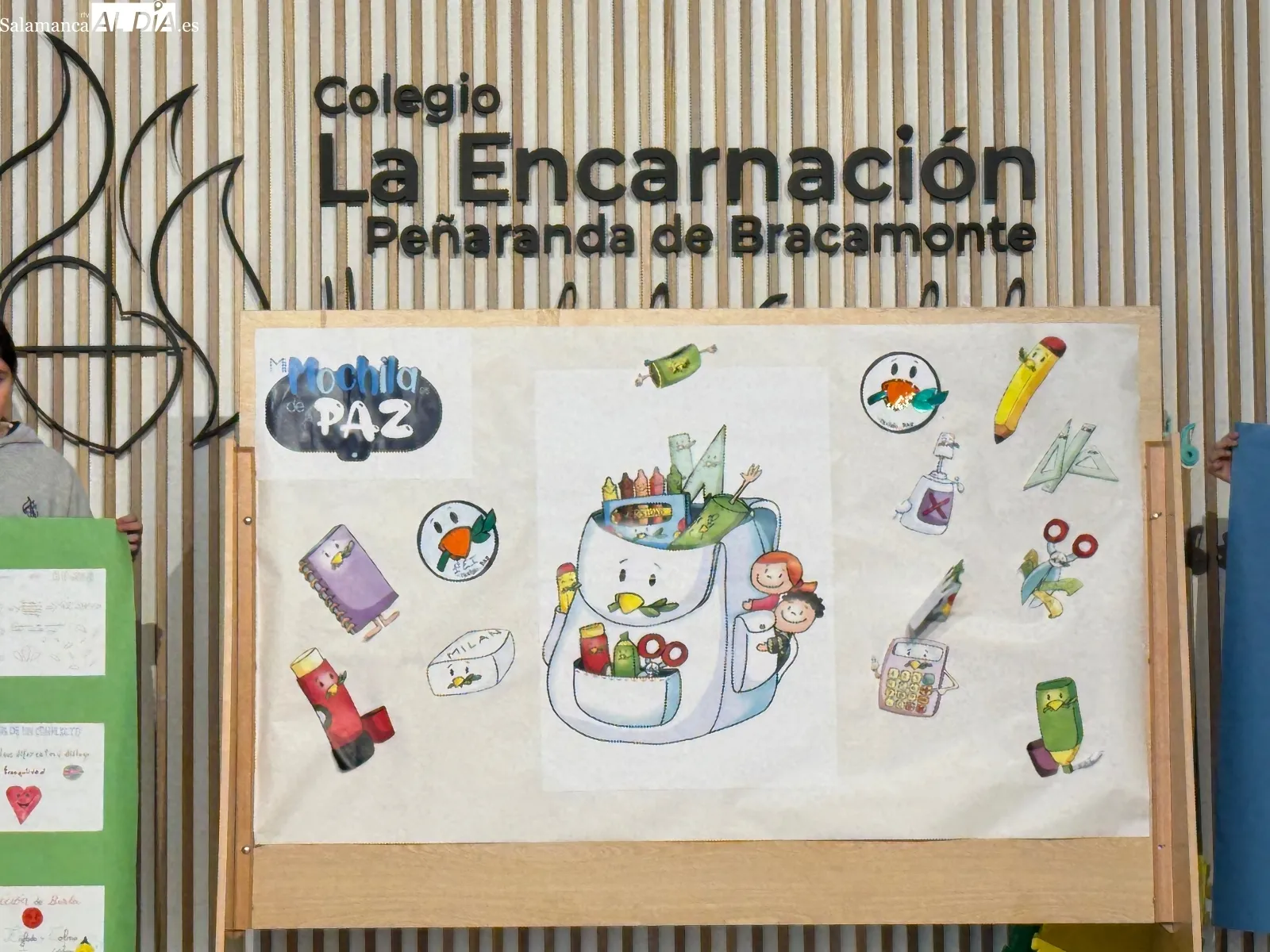 Foto 3 - El colegio La Encarnaci&oacute;n conmemora el D&iacute;a de la Paz con un emotivo acto comunitario