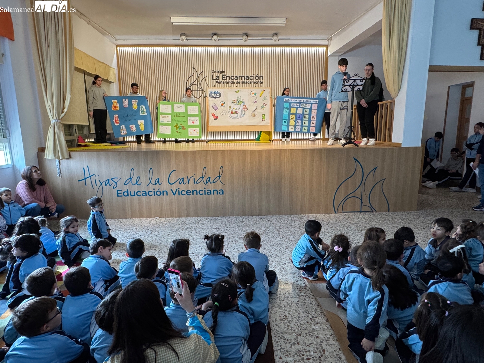 El colegio La Encarnación conmemora el Día de la Paz con un emotivo acto comunitario