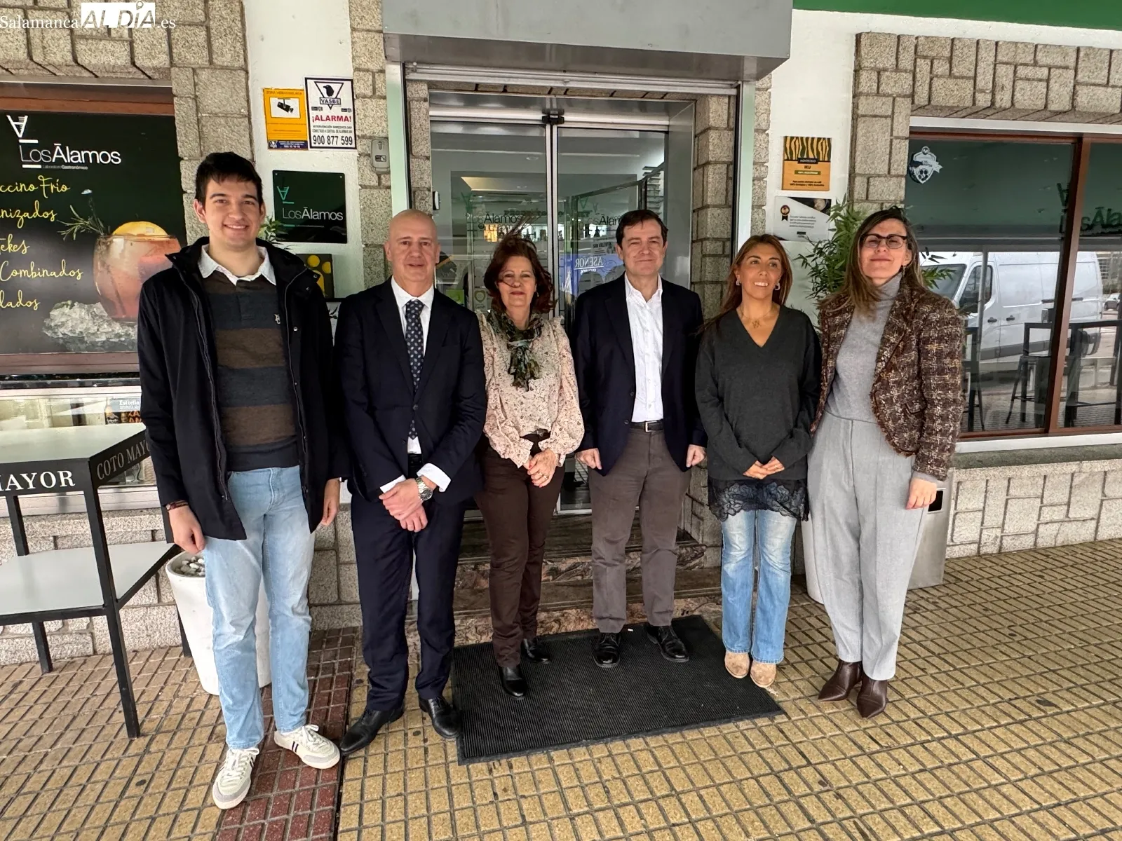 Foto 9 - Conversaciones, sonrisas o "tirar" una ca&ntilde;a: as&iacute; ha sido la visita informal de Ma&ntilde;ueco a Los &Aacute;lamos