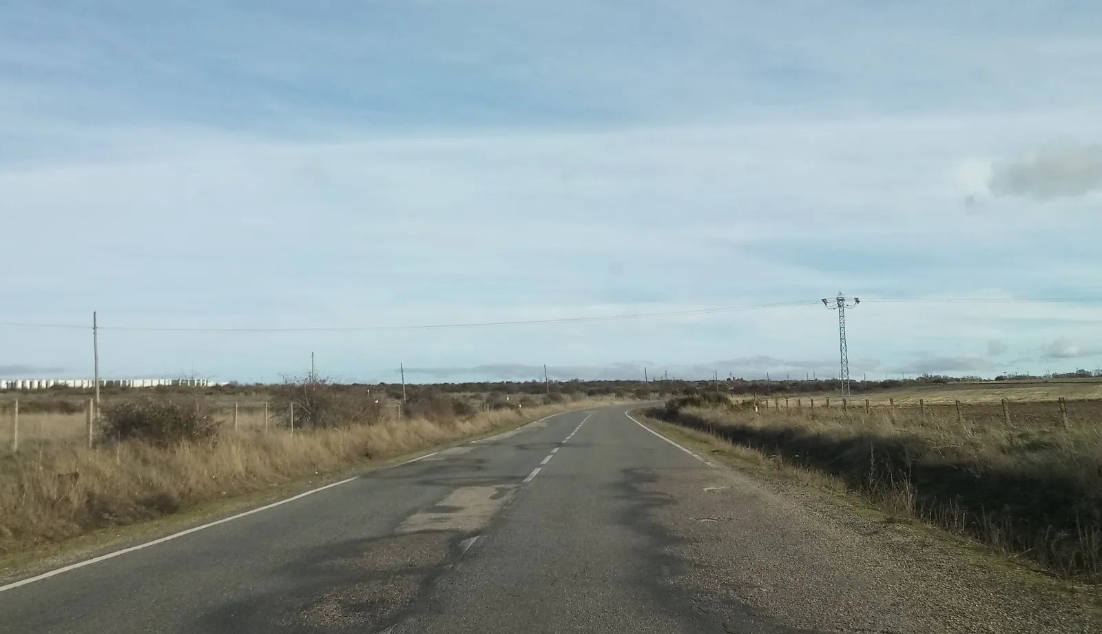Foto 6 - Quejas por los baches y el desgaste de la carretera SA-212 entre Fuenterroble y Guijuelo