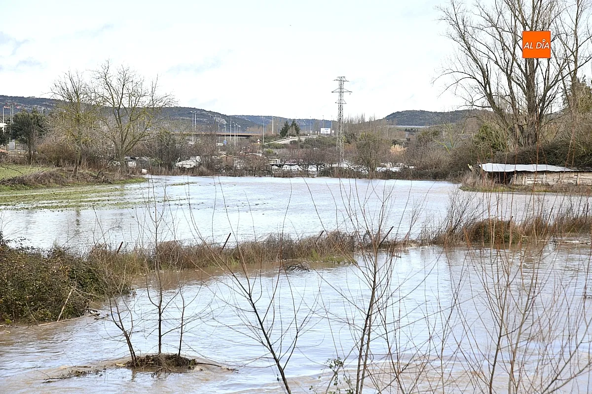 La falta de limpieza de regatos y cunetas provoca inundaciones en el extrarradio de Ciudad Rodrigo