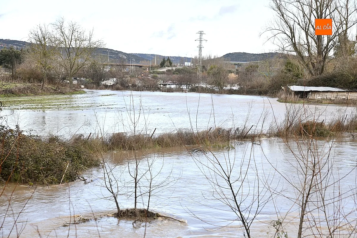 La falta de limpieza de regatos y cunetas provoca inundaciones en el extrarradio de Ciudad Rodrigo