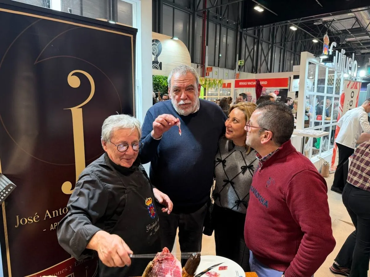 Foto 10 - Guijuelo protagoniza una intensa jornada en Fitur con la visita de l&iacute;deres pol&iacute;ticos y la presentaci&oacute;n de la 40&ordf; Matanza T&iacute;pica (FOTOS)
