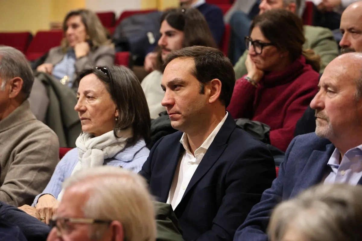 Foto 2 - FOTOS | Eduardo Est&eacute;vez desvela en su nuevo libro las claves del 'quinto poder' empresarial