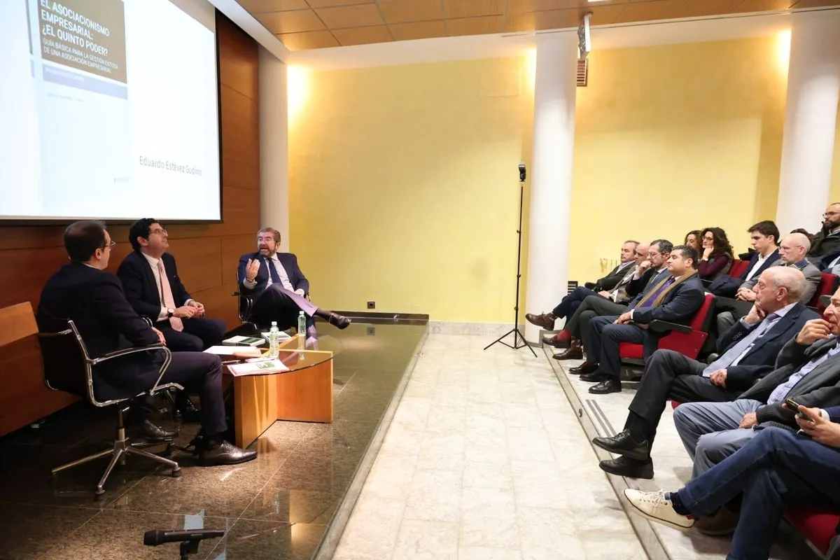 Foto 6 - FOTOS | Eduardo Est&eacute;vez desvela en su nuevo libro las claves del 'quinto poder' empresarial