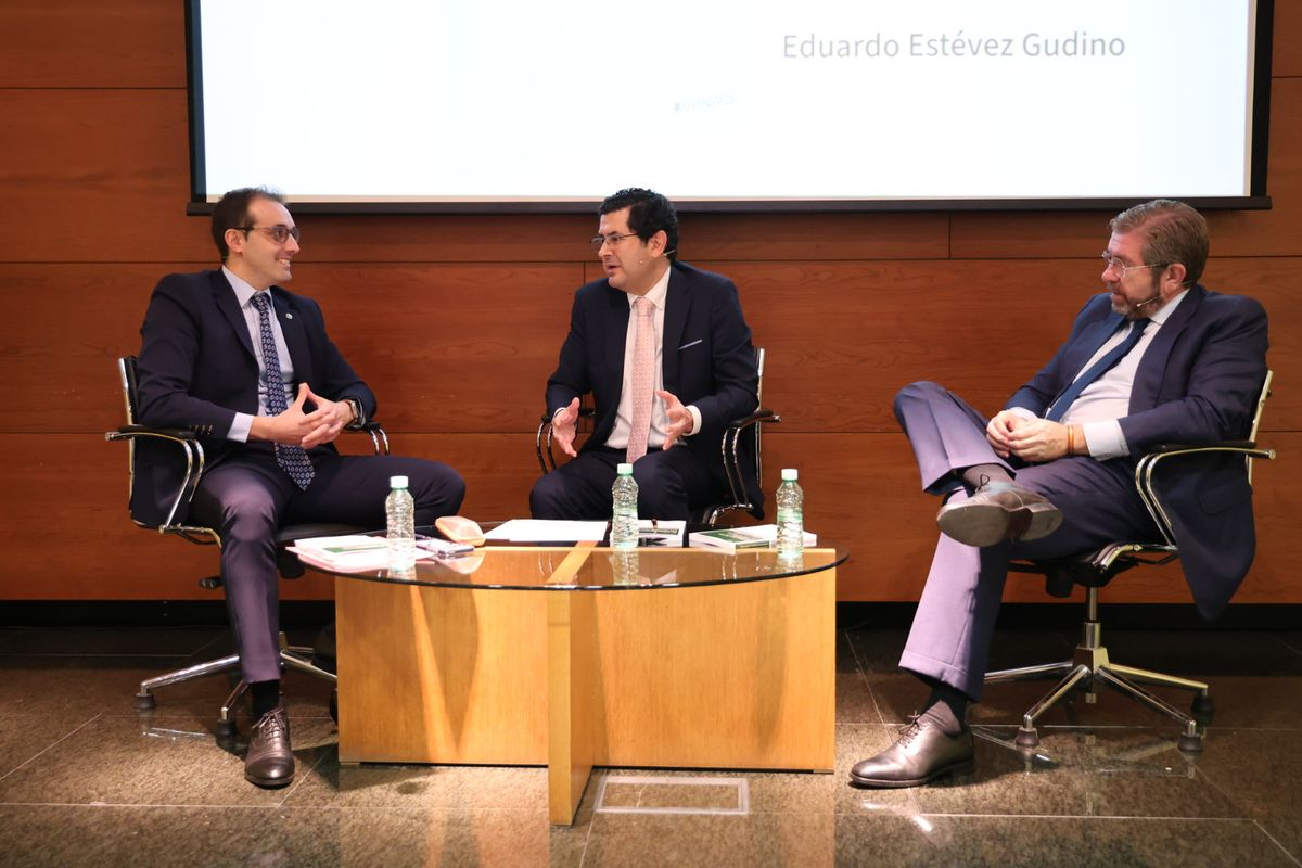 Eduardo Estévez presenta en Salamanca su libro sobre poder