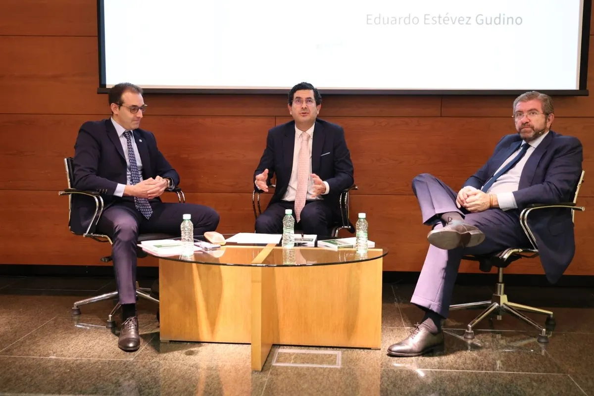 Foto 4 - FOTOS | Eduardo Est&eacute;vez desvela en su nuevo libro las claves del 'quinto poder' empresarial