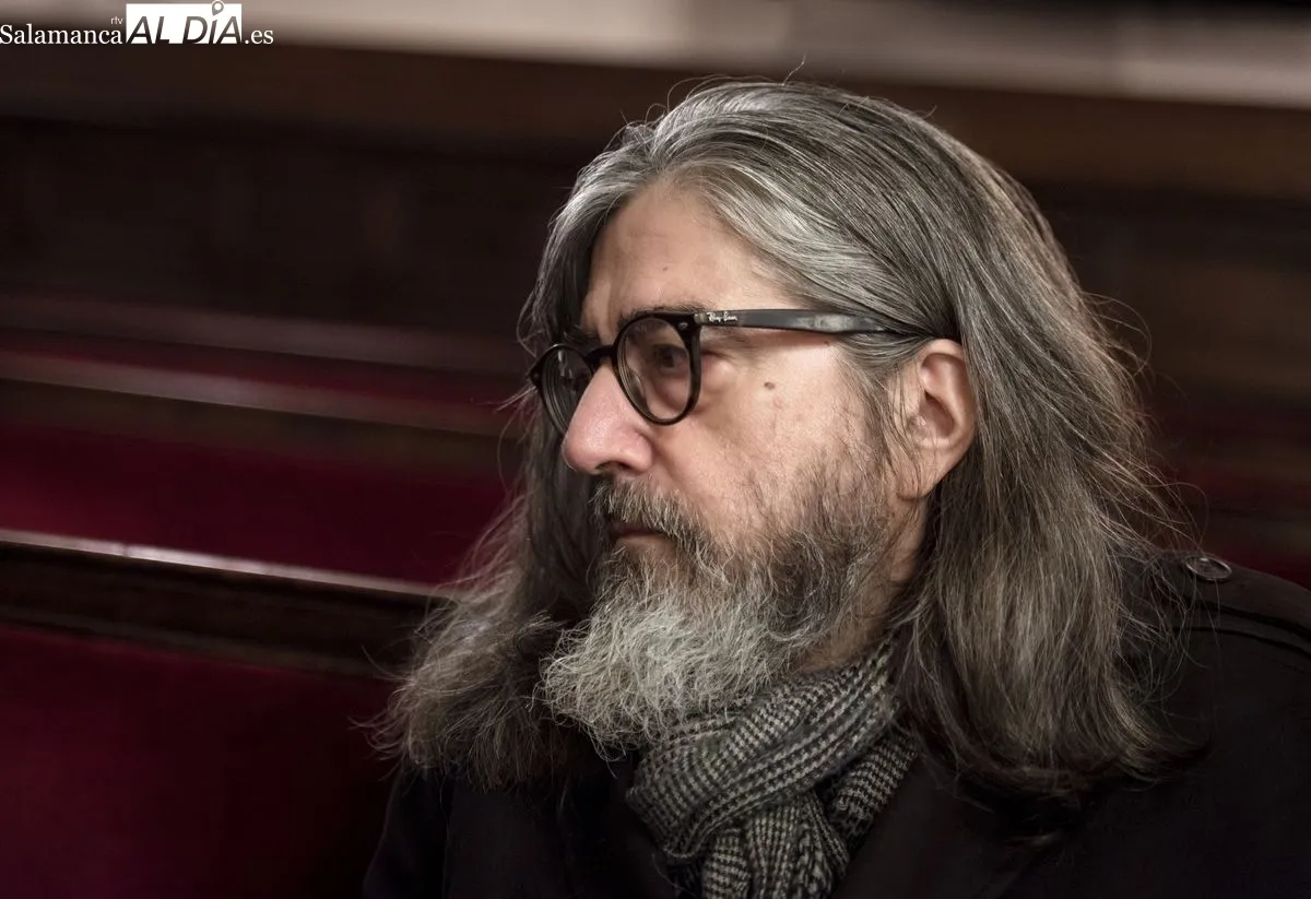 Entrevista a Luis García Jambrina en el Paraninfo de la Universidad de Salamanca. Foto Carmen Borrego