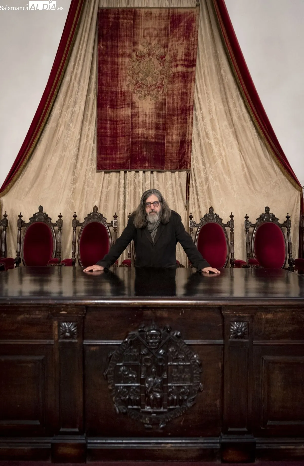 Entrevista a Luis García Jambrina en el Paraninfo de la Universidad de Salamanca. Foto Carmen Borrego