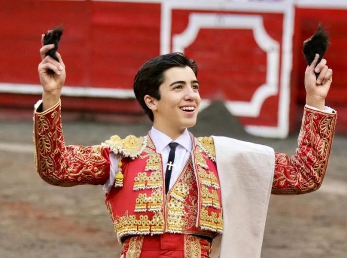 Marco Pérez sale a hombros en Manizales en una tarde para el recuerdo