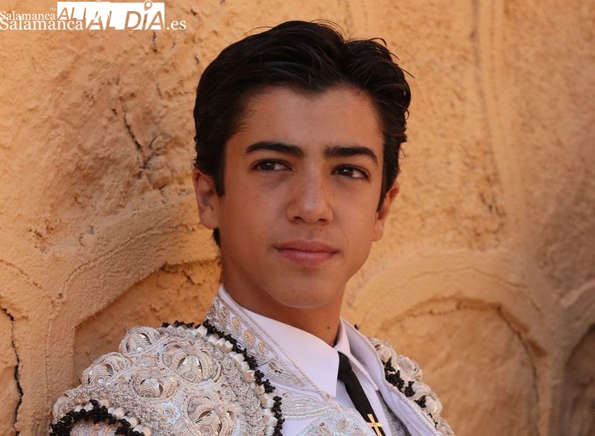 Marco Pérez carteles Arles