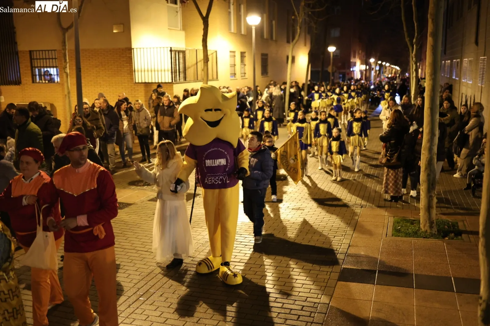 Música y color en el desfile navideño de la Hermandad del Amor y de la Paz | Fotos: David Sañudo