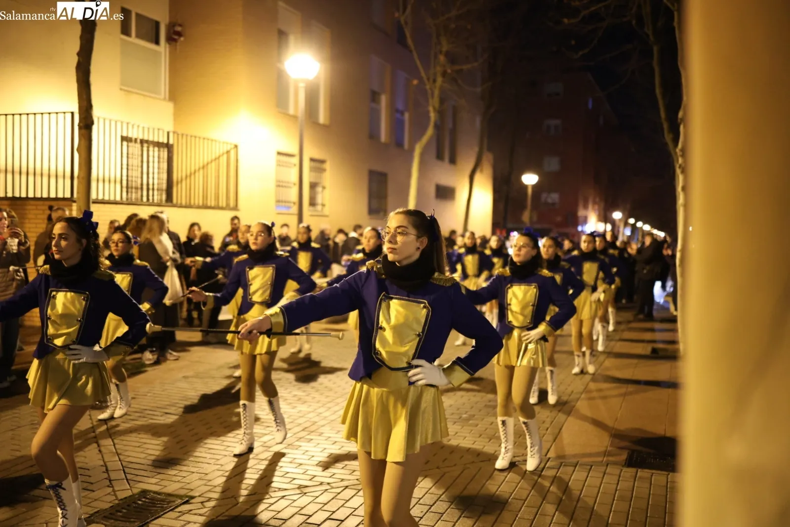 Música y color en el desfile navideño de la Hermandad del Amor y de la Paz | Fotos: David Sañudo