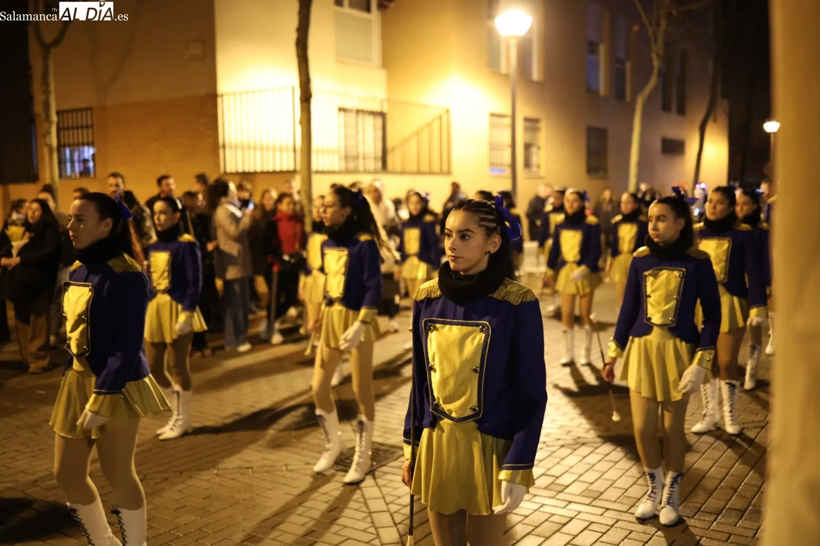 Música y color en el desfile navideño de la Hermandad del Amor y de la Paz | Fotos: David Sañudo