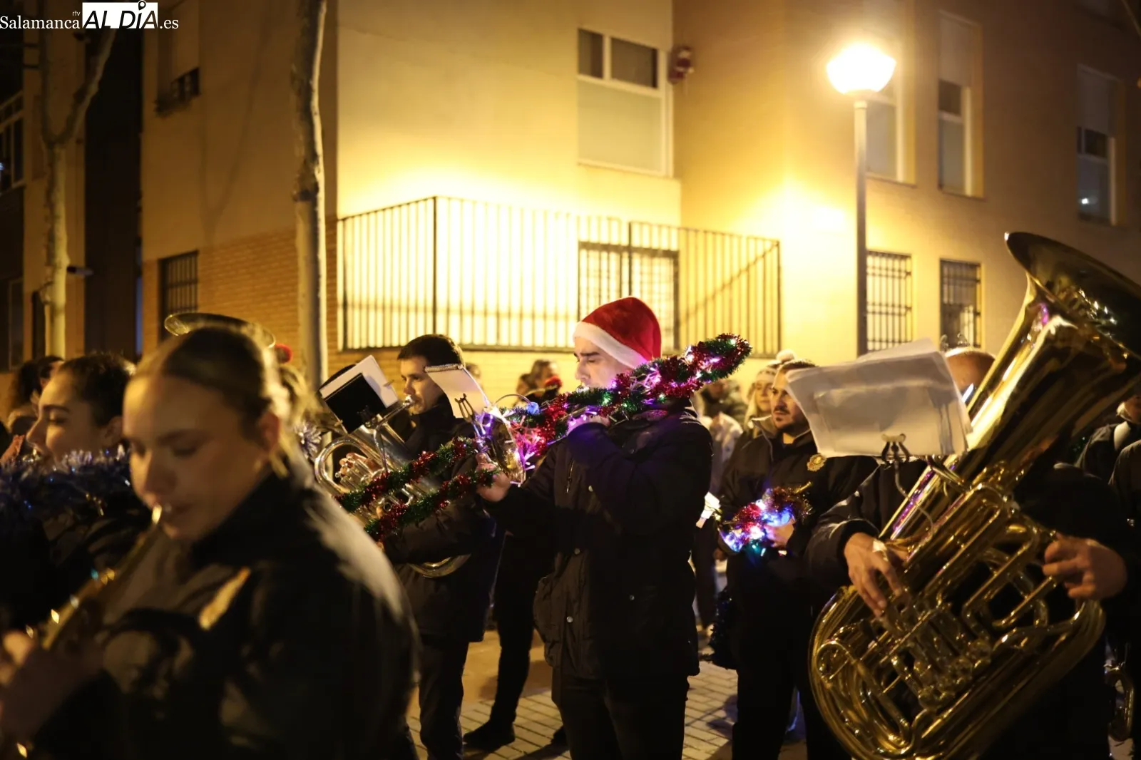 Música y color en el desfile navideño de la Hermandad del Amor y de la Paz | Fotos: David Sañudo