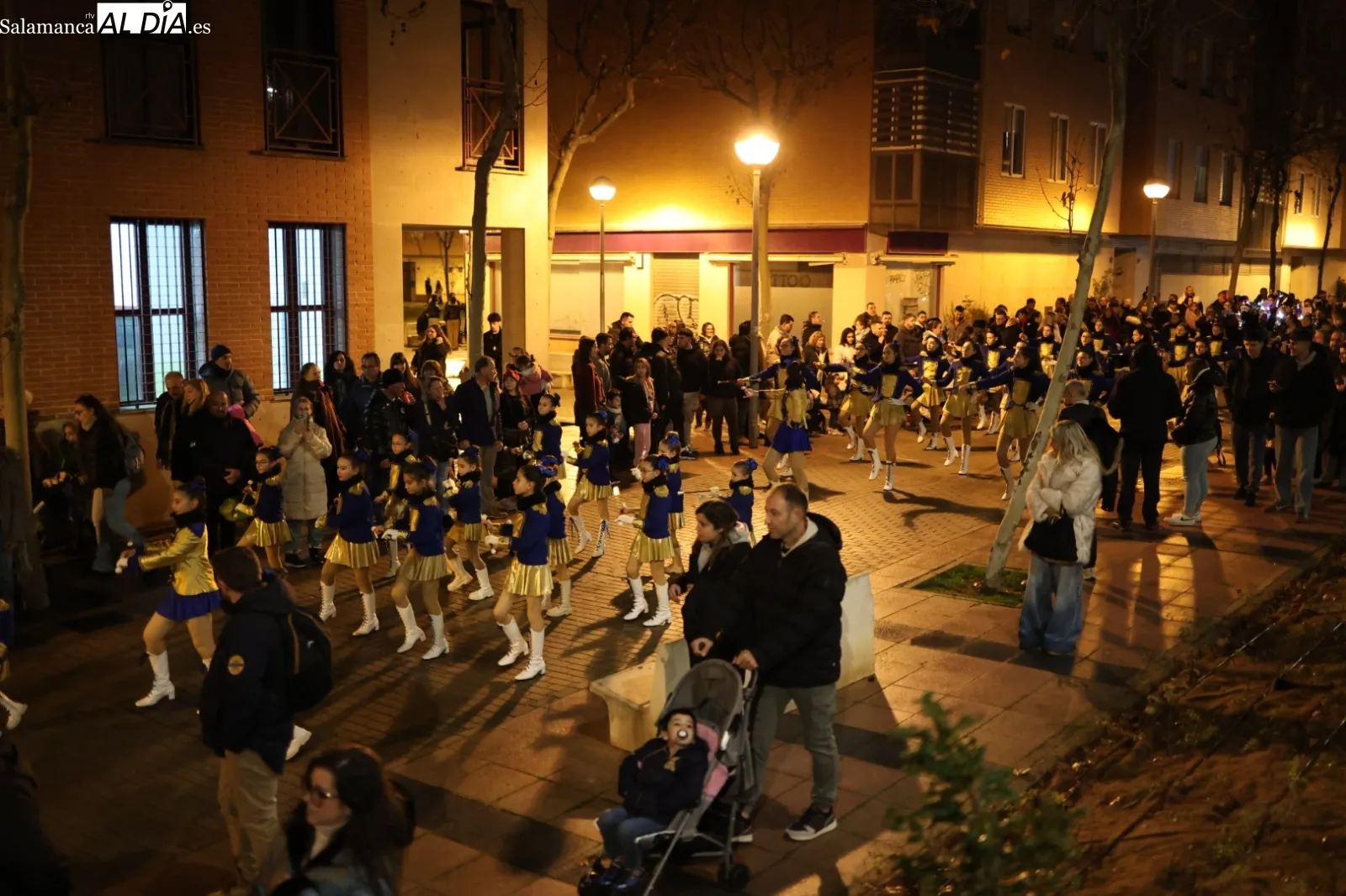 Música y color en el desfile navideño de la Hermandad del Amor y de la Paz | Fotos: David Sañudo