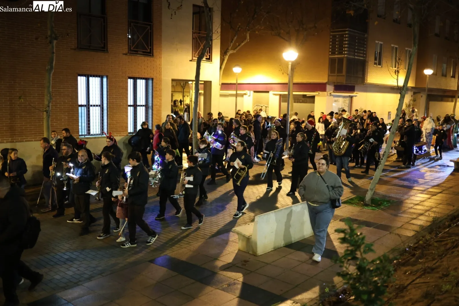 Música y color en el desfile navideño de la Hermandad del Amor y de la Paz | Fotos: David Sañudo