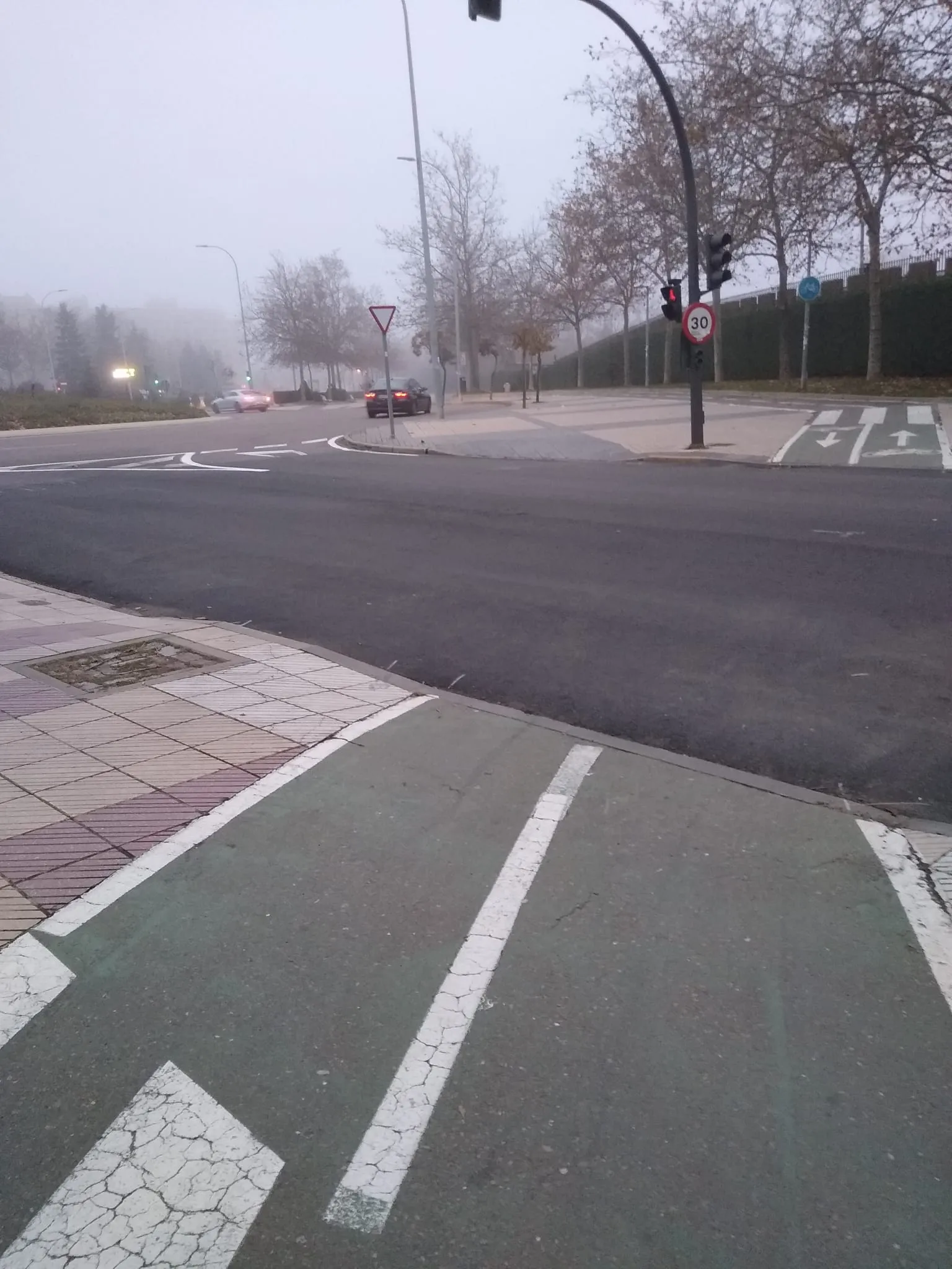Foto 13 - FOTOS | Quejas por los nueve pasos de cebra del Barrio Vidal, que siguen sin pintar dos meses despu&eacute;s del asfaltado