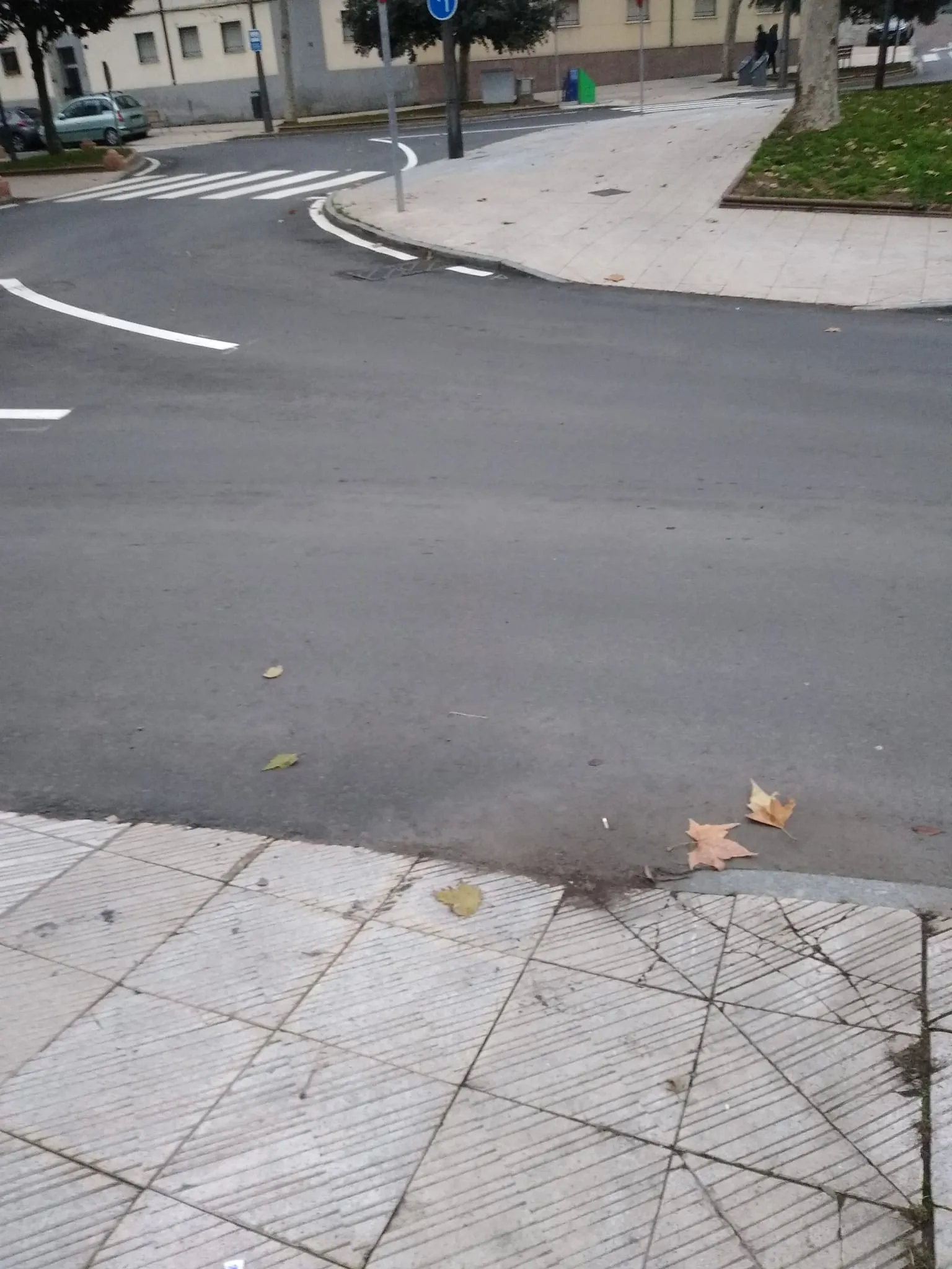 Foto 6 - FOTOS | Quejas por los nueve pasos de cebra del Barrio Vidal, que siguen sin pintar dos meses despu&eacute;s del asfaltado