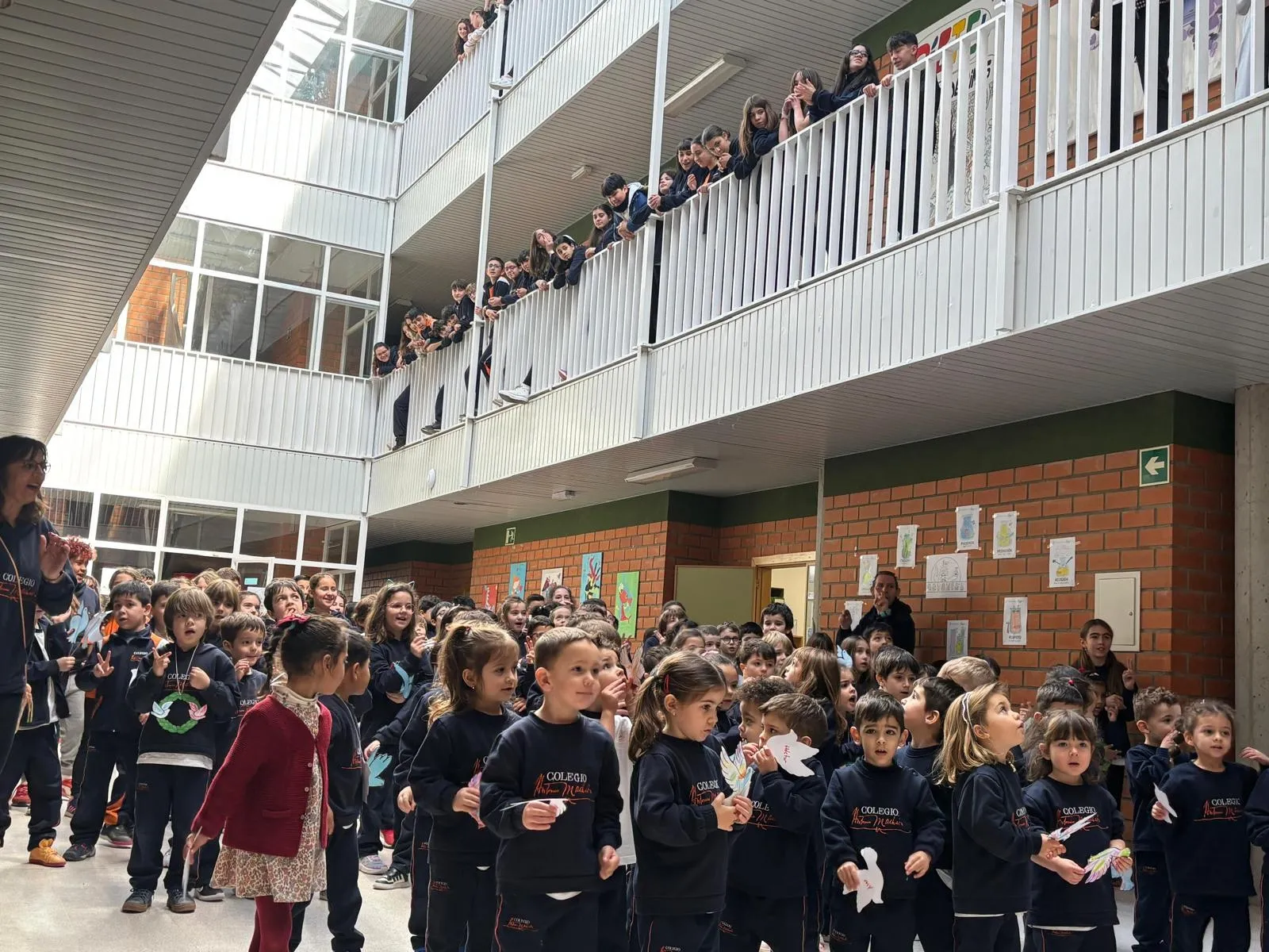 Foto 4 - El Colegio Antonio Machado conmemora el D&iacute;a de la Paz (Fotos)