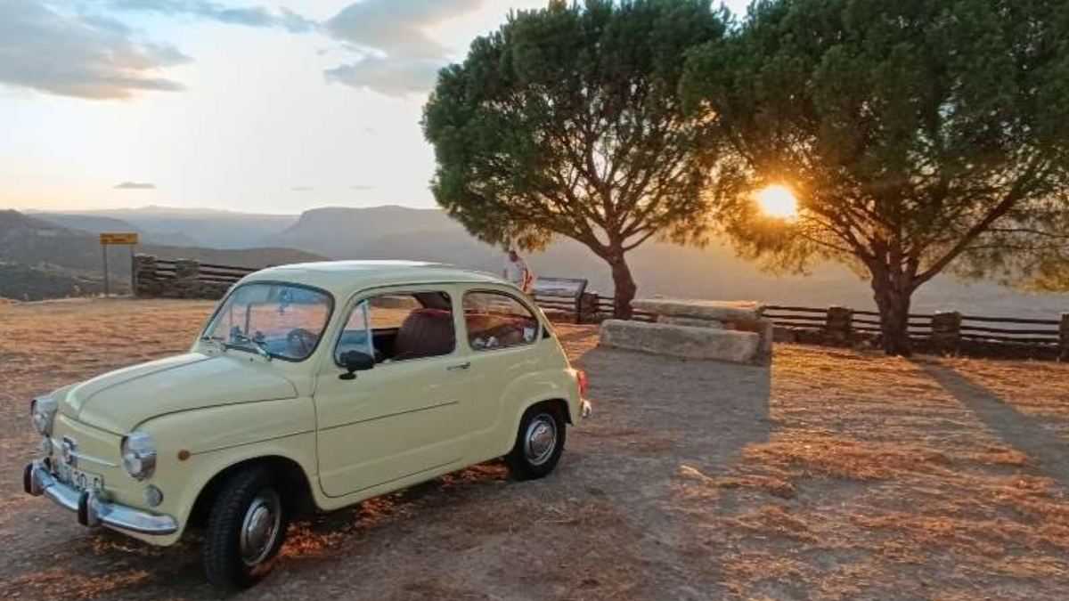 Ruta de Seat 600 por las Arribes del Duero en Salamanca