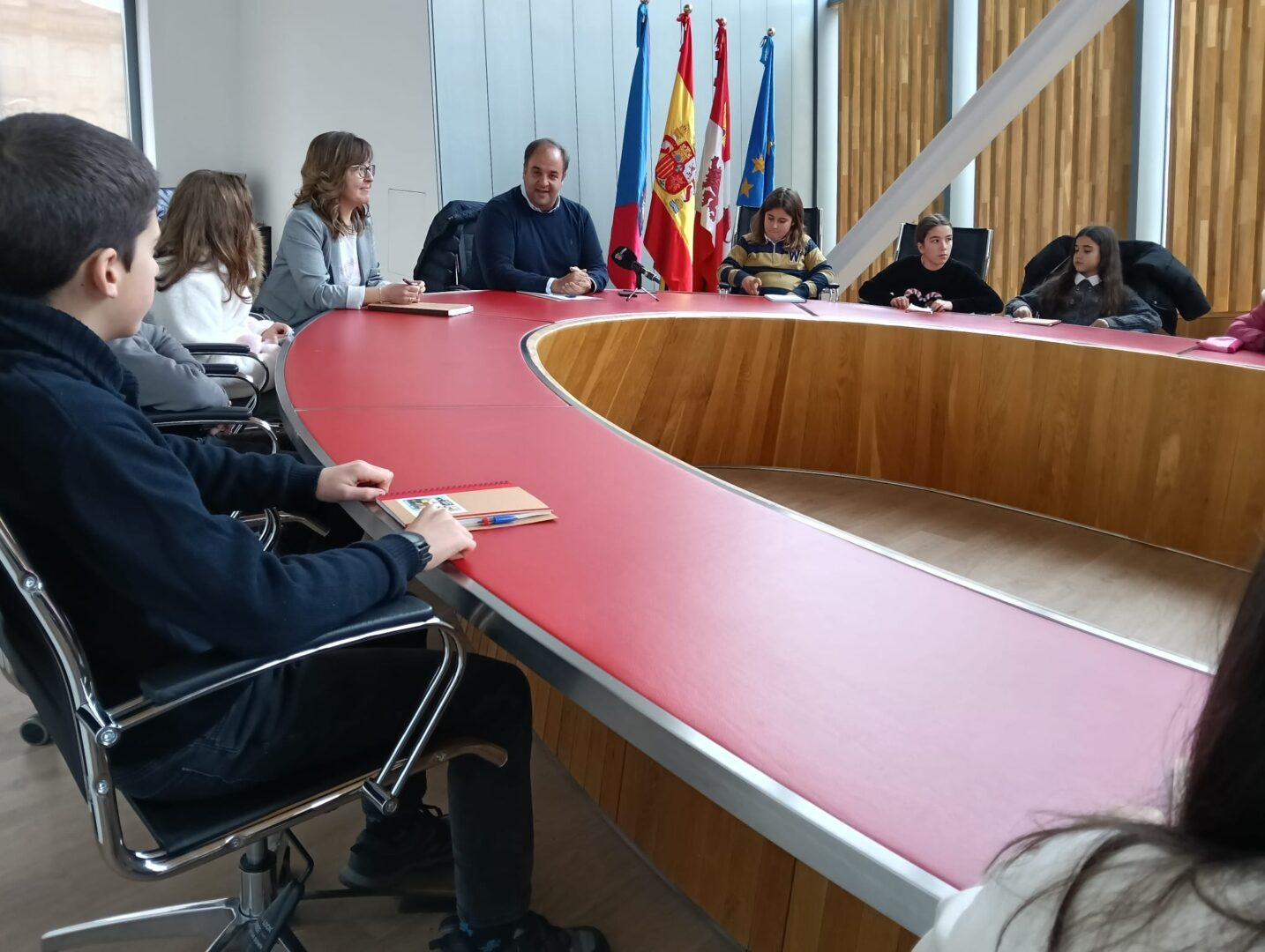 Consejo de niños de Guijuelo presenta sus propuestas al alcalde
