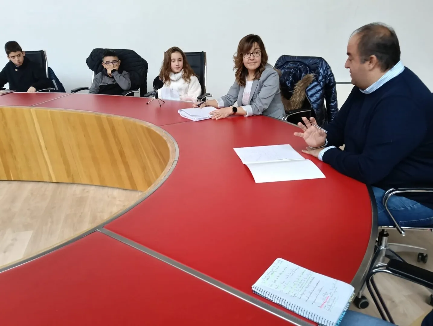 El Consejo de la Ciudad de los niños y las niñas celebra su primera reunión oficial en Guijuelo
