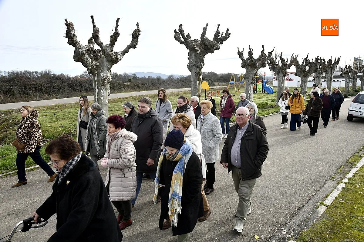 Foto 10 - San Sebasti&aacute;n procesiona en su Arrabal entre devoci&oacute;n y armon&iacute;a vecinal